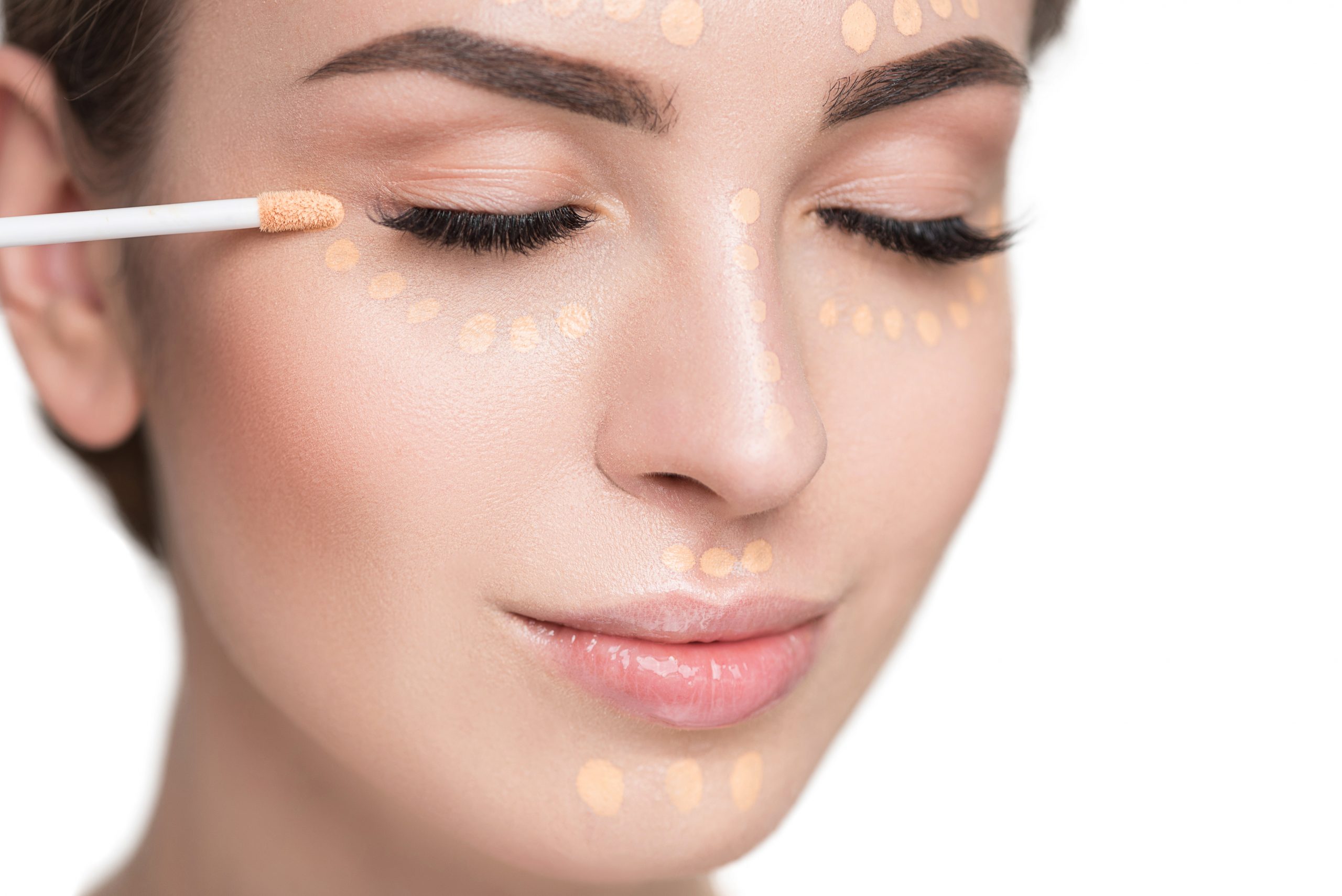 model applying concealer